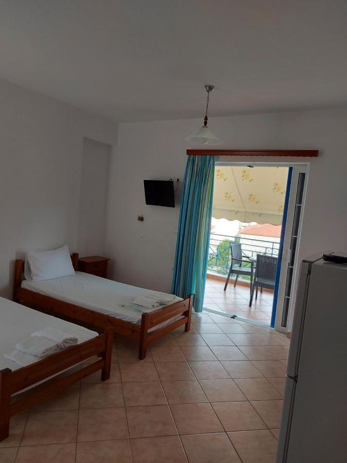 Matina Apartments Tyros 外观 照片