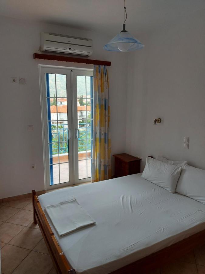 Matina Apartments Tyros 外观 照片