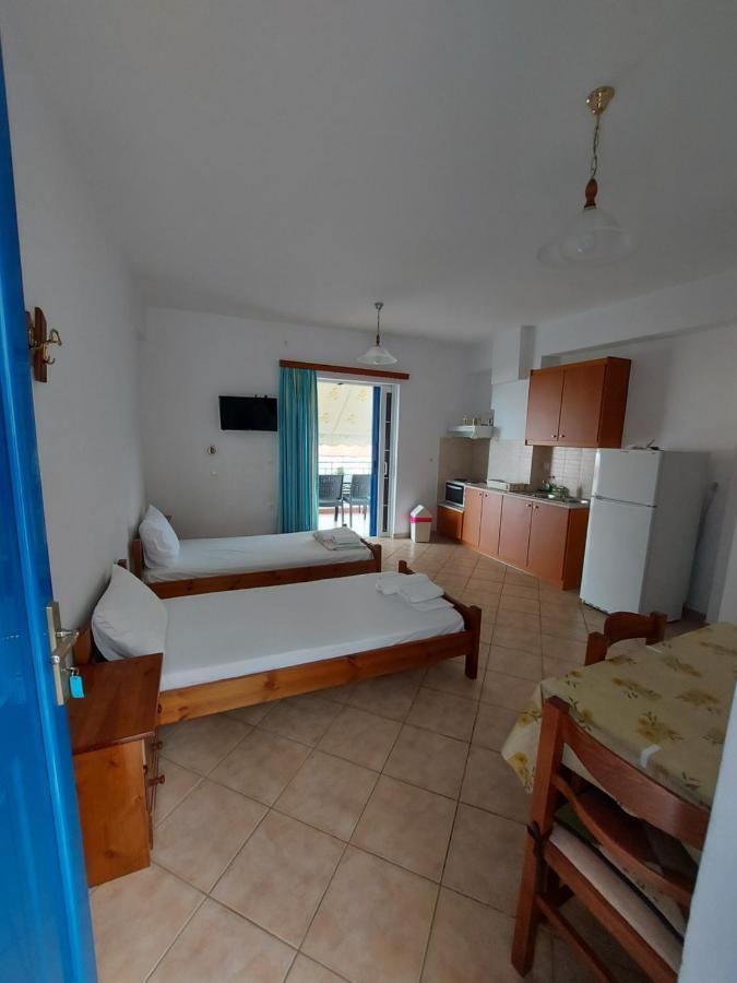 Matina Apartments Tyros 外观 照片