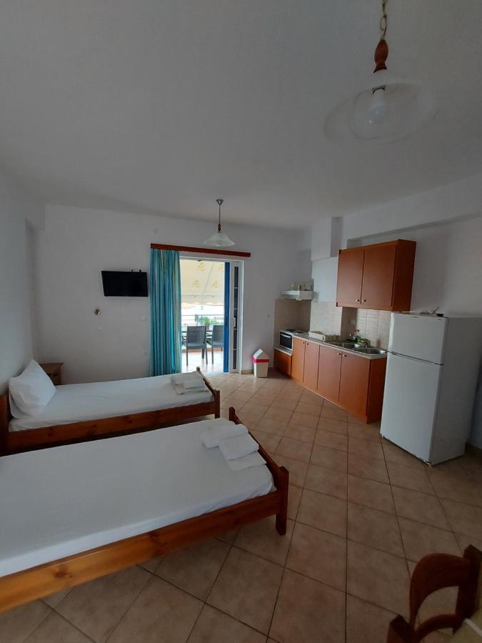Matina Apartments Tyros 外观 照片