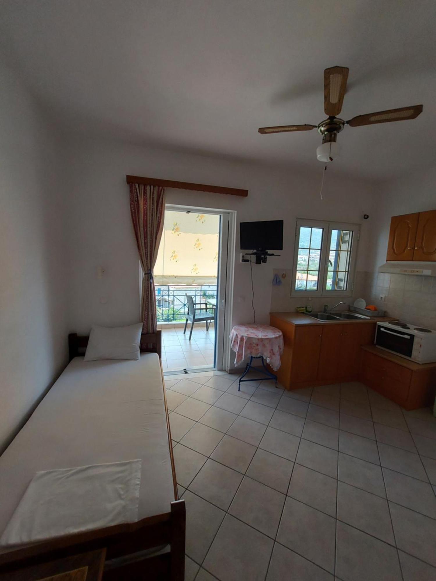 Matina Apartments Tyros 客房 照片